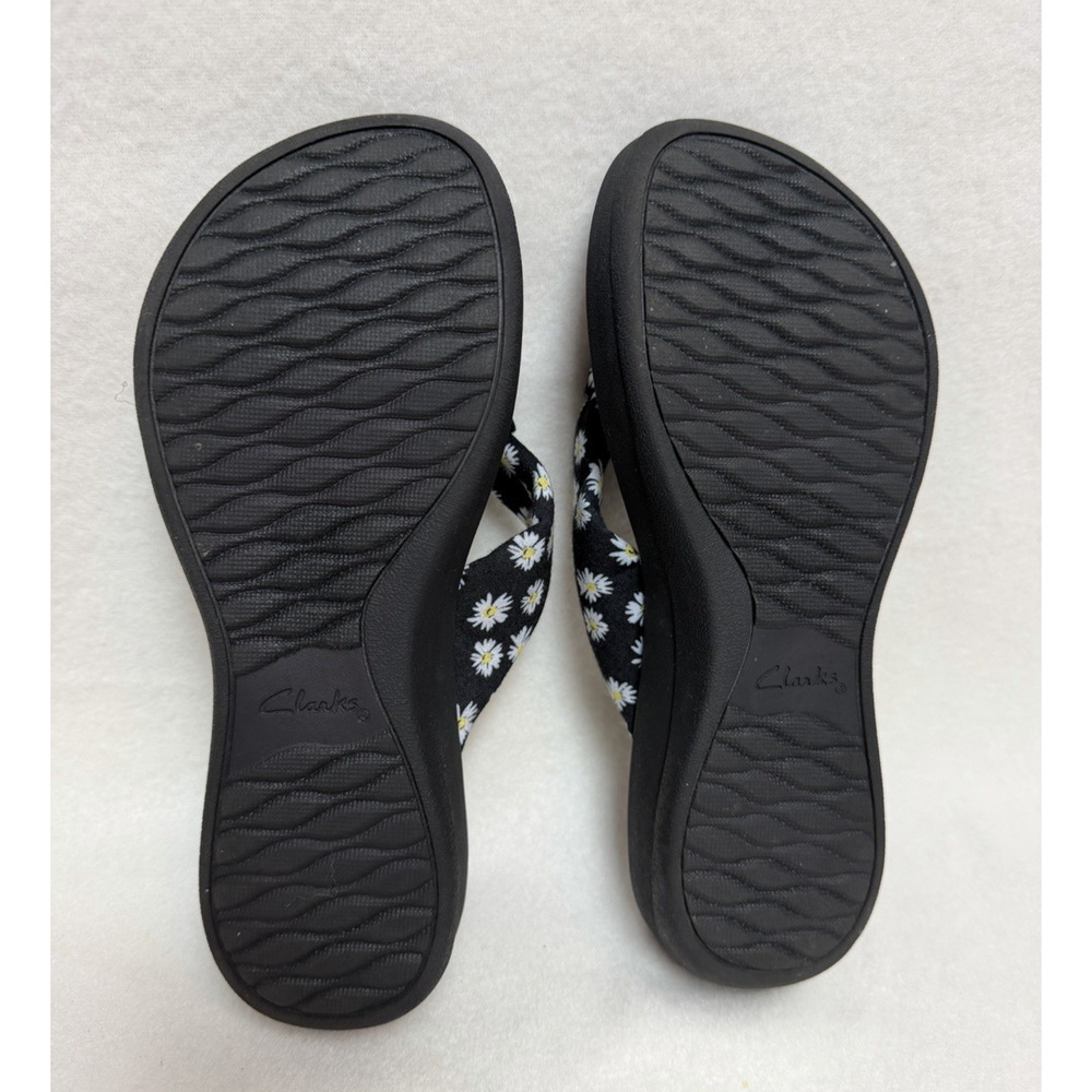 Clarks Cloudsteppers Black Daisy Print Flip Flops Thong Sandals Women's Size 7 M - Picture 4 of 7
